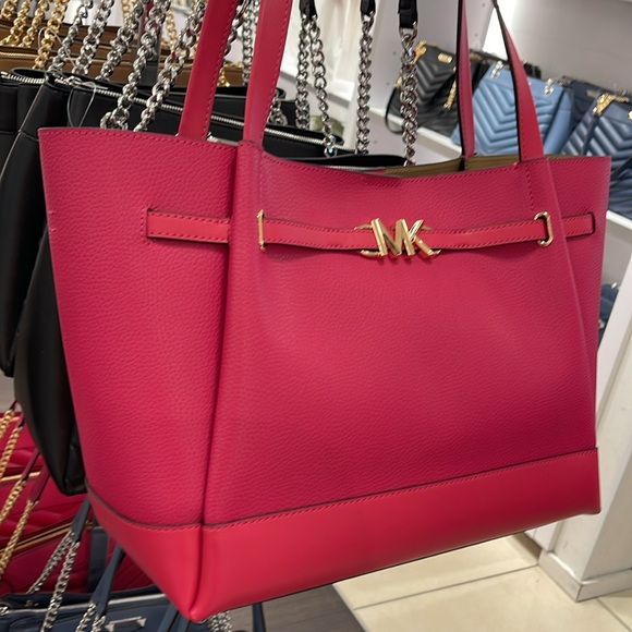 MICHAEL KORS
Reed Large Leather Belted Satchel Shoulder Handbag
Electric Pink - Picture 2 of 16